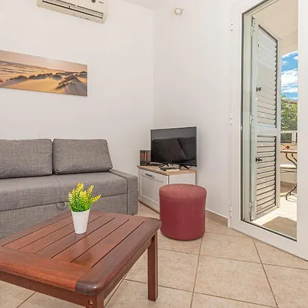 Apartment Cozy In With House Sea View